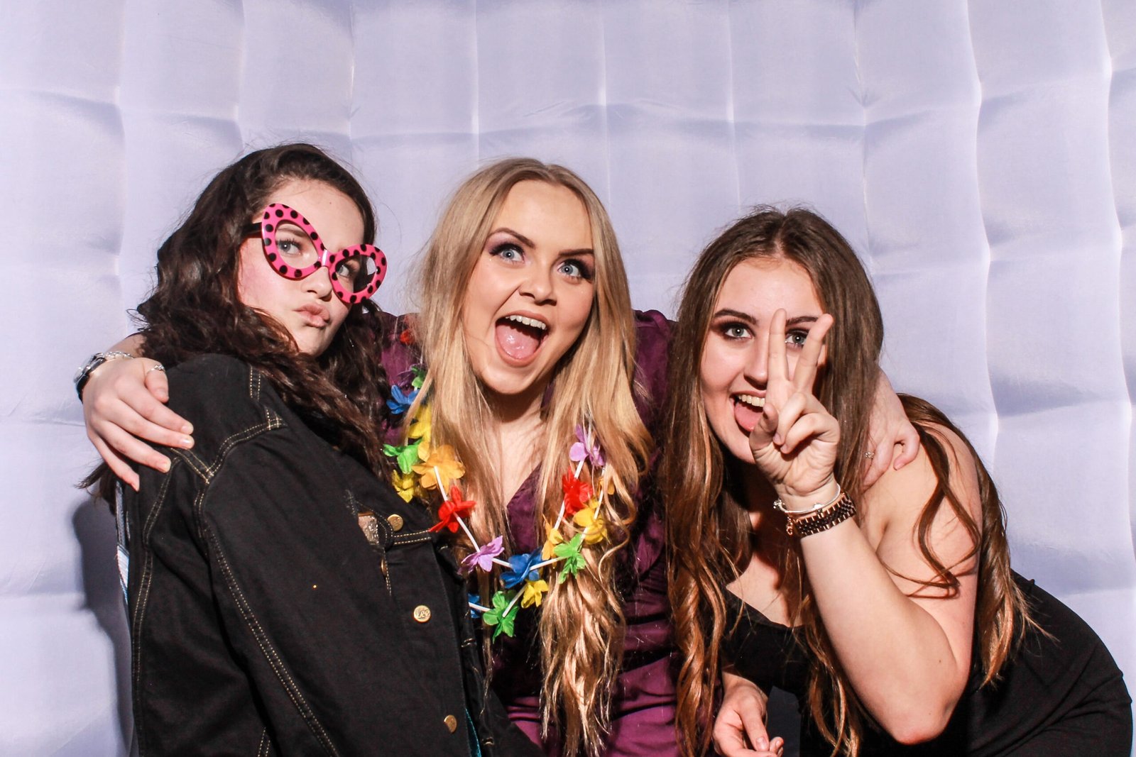 When we think about prom night, we often envision the glitz and glamour of the event, but one of the most crucial elements that can elevate the experience is the backdrop for photography. A well-chosen backdrop not only enhances the visual appeal of our photos but also sets the tone for the memories we create […]
